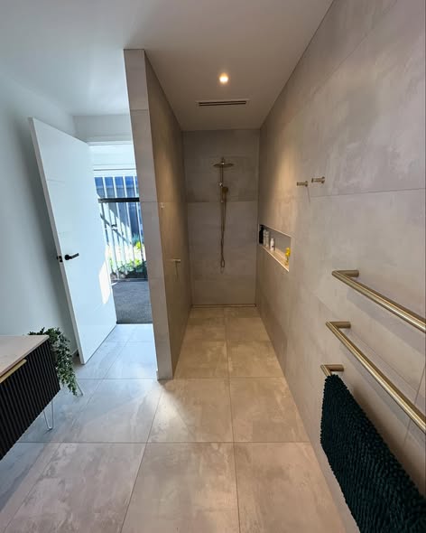 Concrete-look wet room with walk-in shower